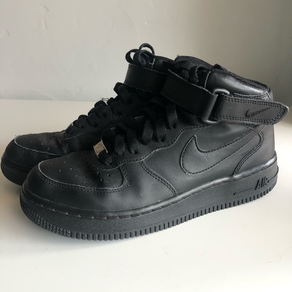 Black AF1 hi-tops